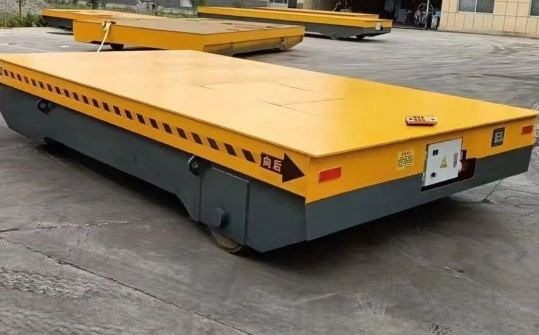 Electric trackless flat car